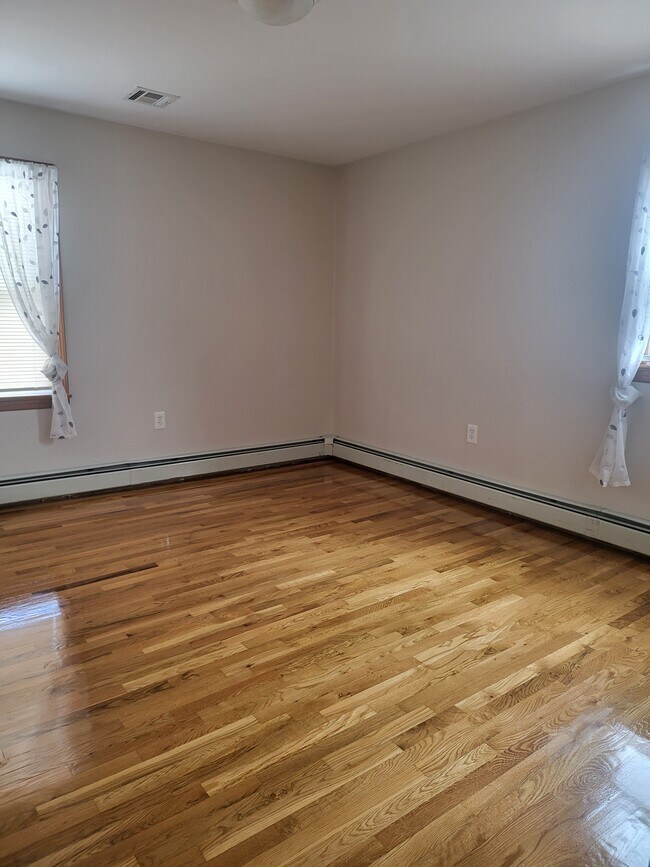 Building Photo - 471 North Ave