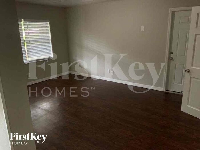 Building Photo - 3408 E Knollwood St