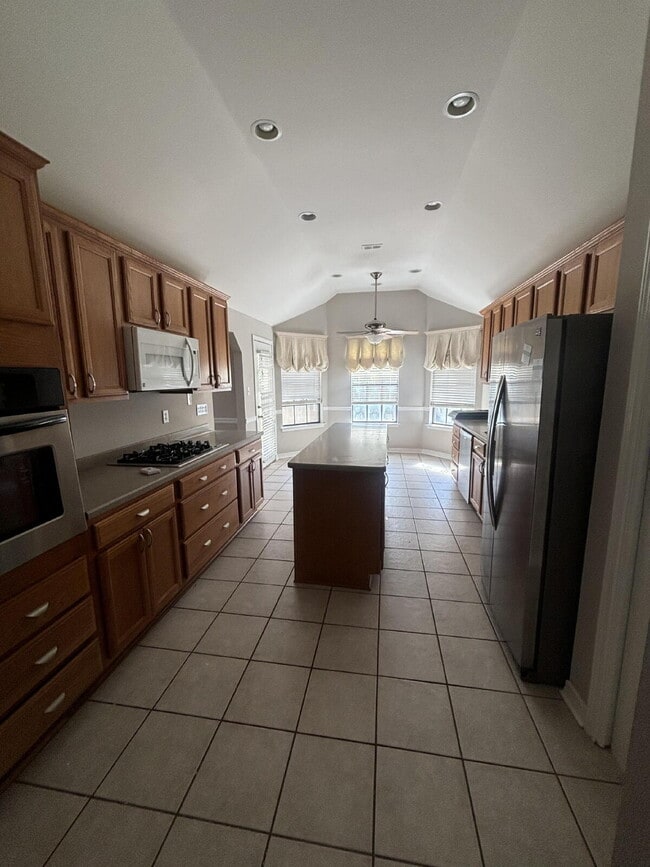 Building Photo - 148 Long Pointe Dr