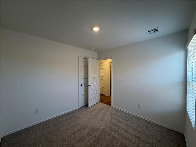 Building Photo - 10005 SW 38th St