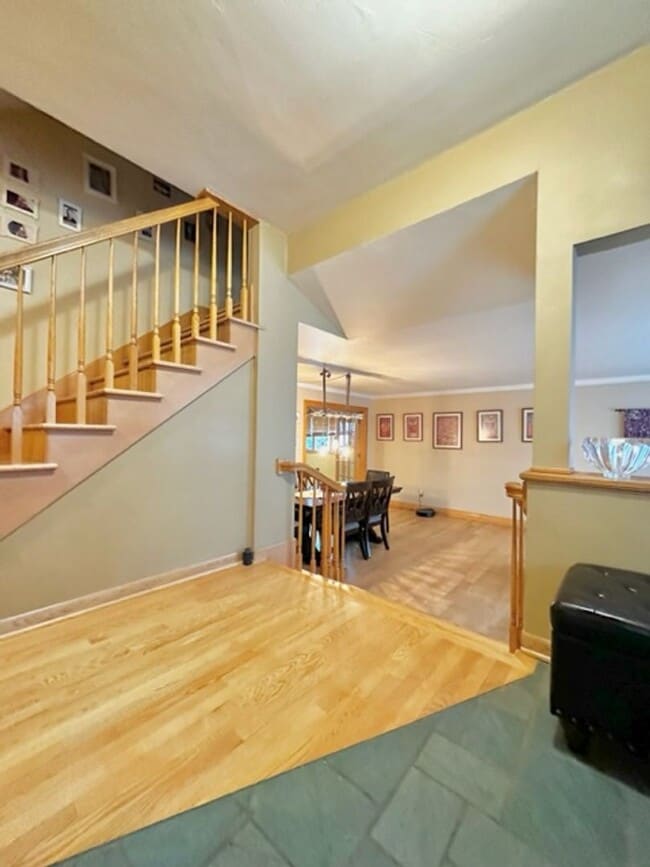 Building Photo - Beautiful / Spacious 3 Bed 3 Bath Ranch Style Single Family Home!