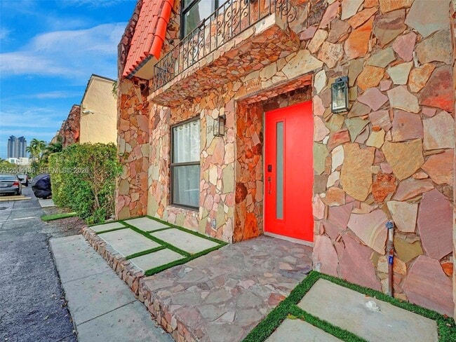 Building Photo - 3744 NE 167th St