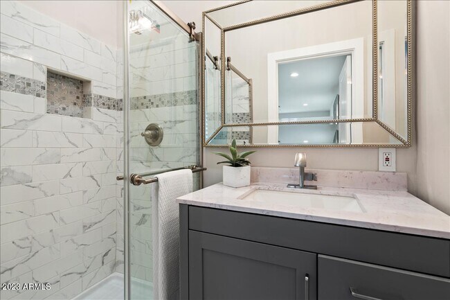 Building Photo - 13613 N 76th St