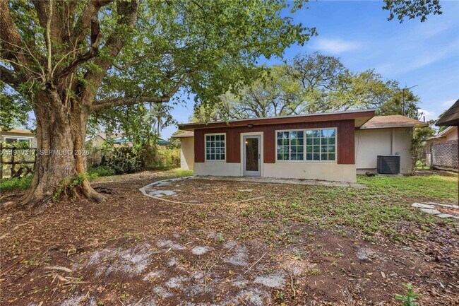 Building Photo - 4512 SW 27th Terrace