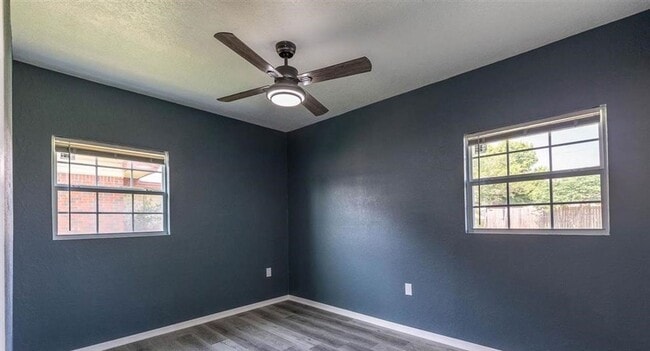 Building Photo - 4724 NW Ridgecrest Dr