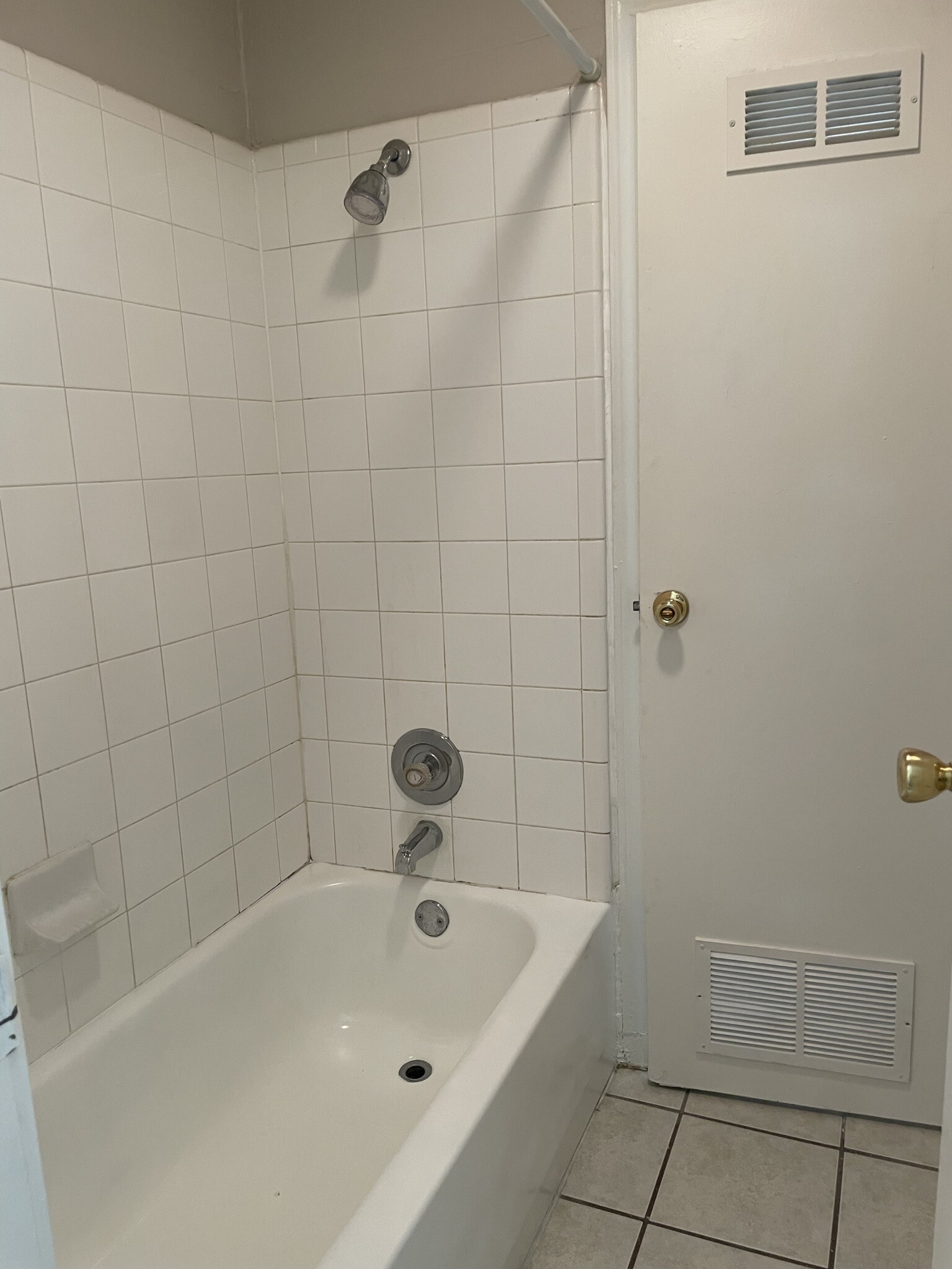 Tub - 10910 Baltic Dr