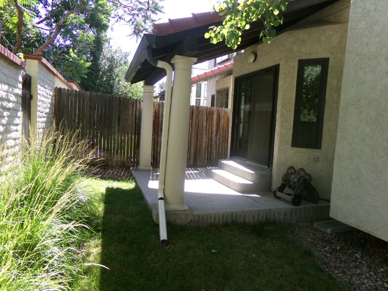 Building Photo - 1530 S Quebec Way