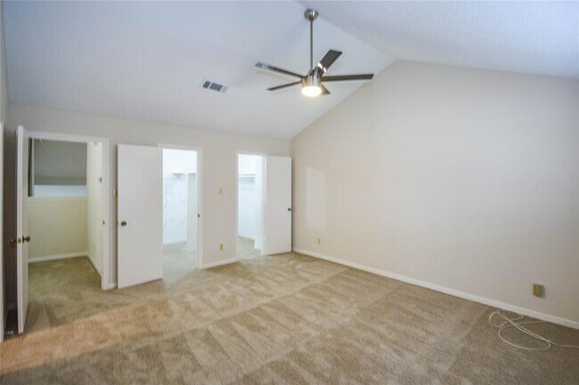 Building Photo - 9262 Westwood Village Dr