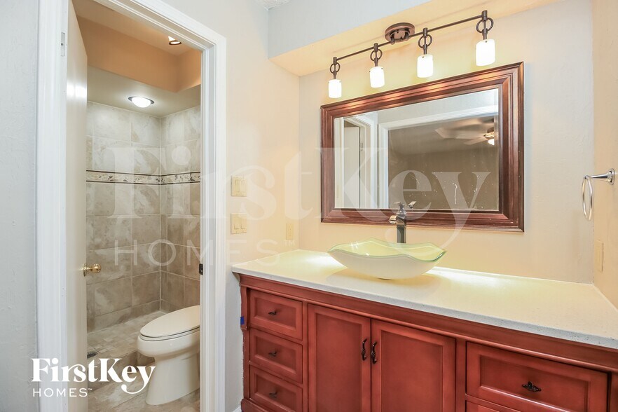 Building Photo - 2012 Tanglewood Dr