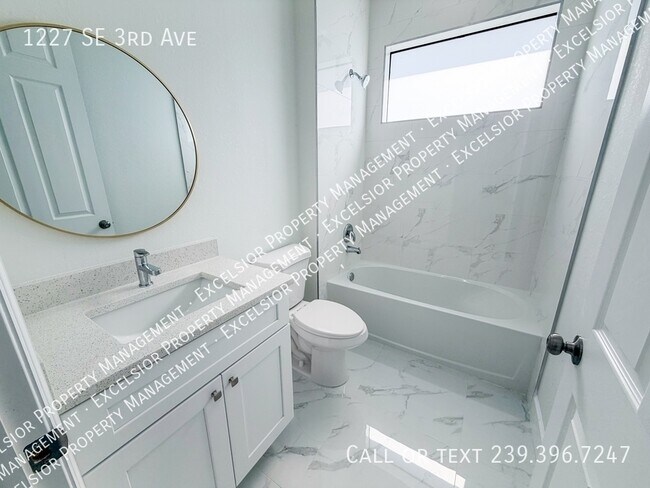 Building Photo - 1227 SE 3rd Ave