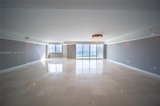 Building Photo - 20201 E Country Club Dr