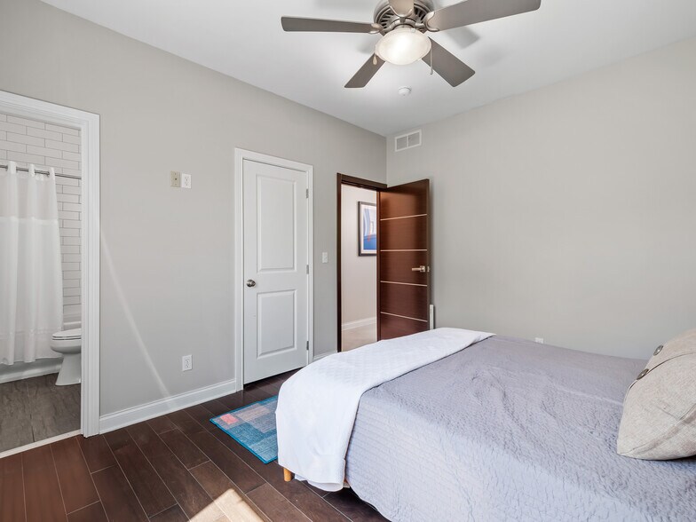 Building Photo - 1471 Lindazzo Ave