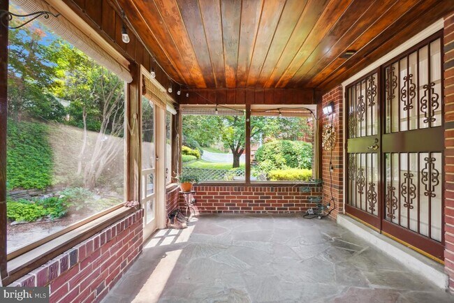 Building Photo - 8504 Sundale Dr