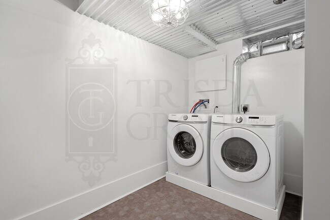 Building Photo - Avail July 15th! Stylish 1-Bedroom Apartment in Mt. Washington –2 Off Street Parking Spaces, AC, ...