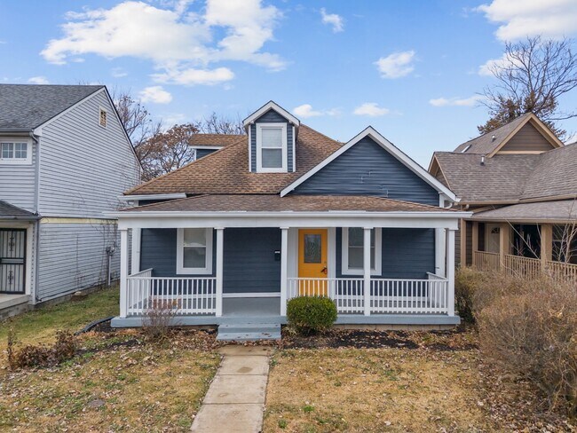 Building Photo - 2224 N Kenwood Ave