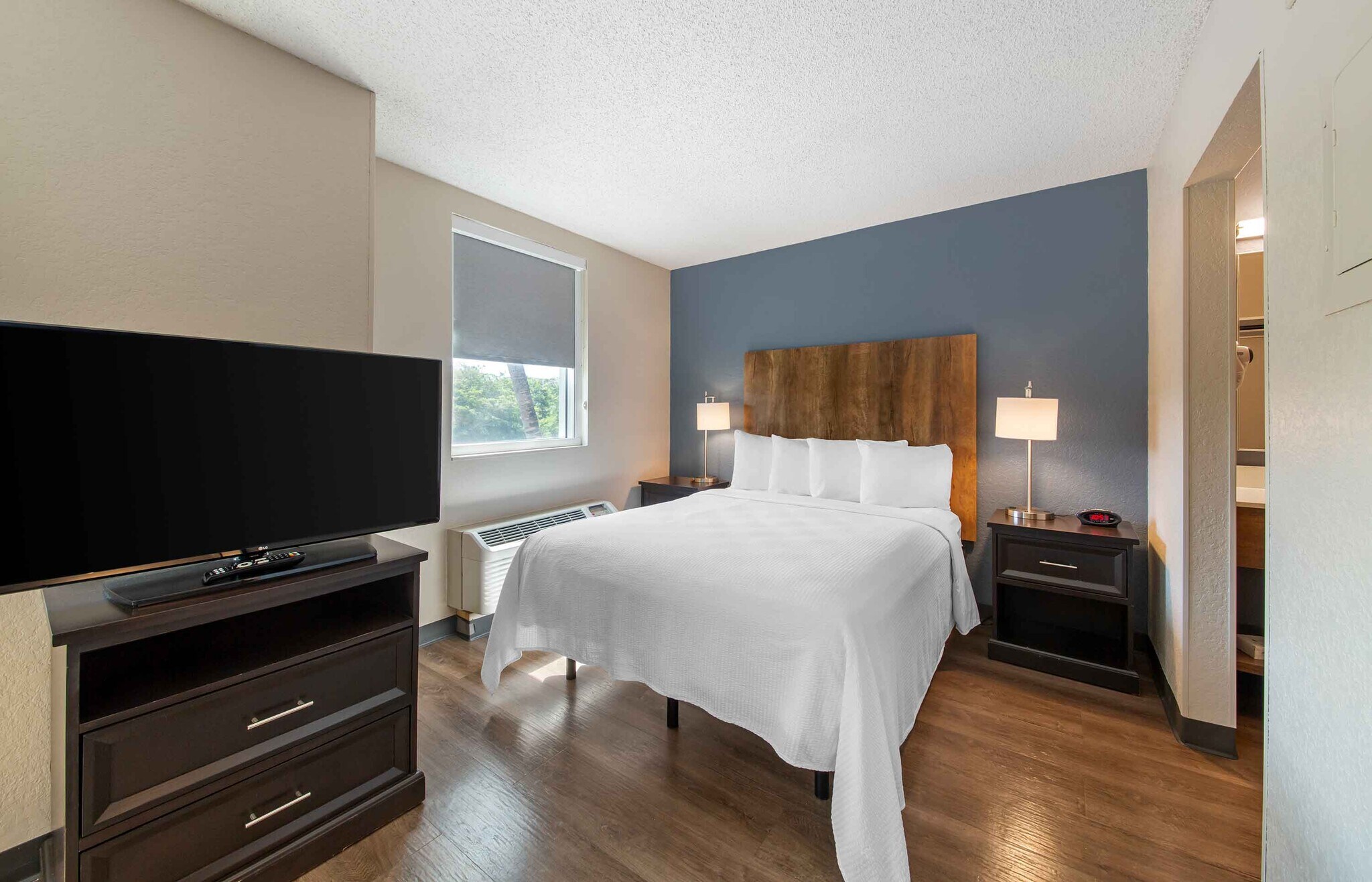 Building Photo - Furnished Studio-Miami - Airport - Doral - 25th Street