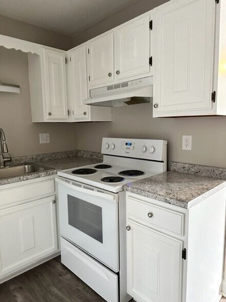 Building Photo - 216 Colonial Heights Rd