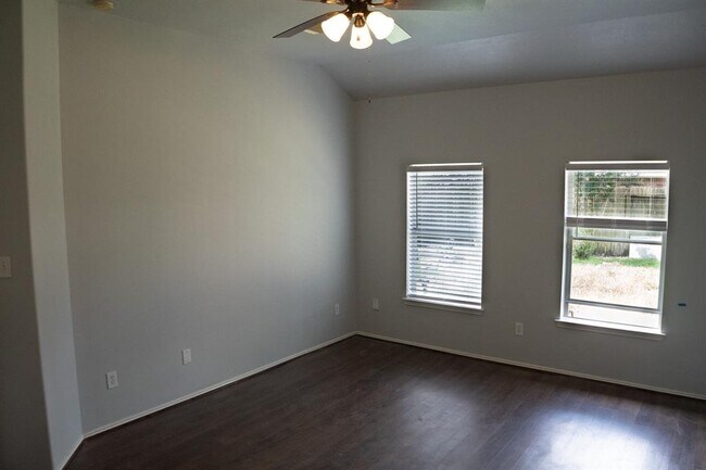 Building Photo - 8727 Cedar Walk Dr