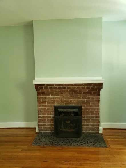 Living Room - 2800 Grace St