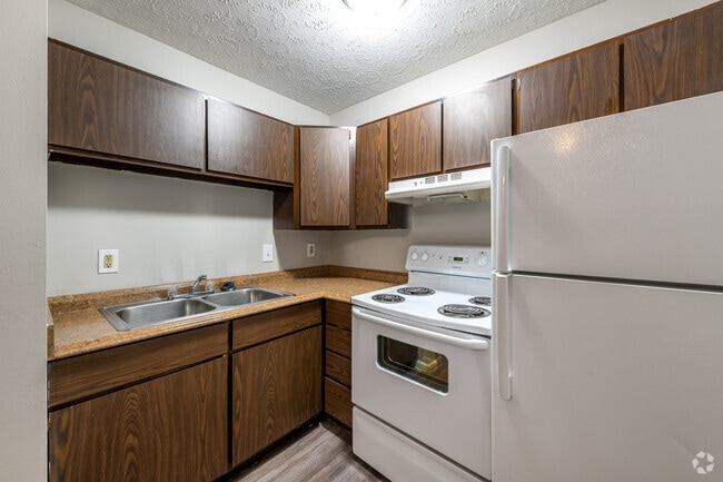 1BR, 1BA - 588SF - Cedarwood Court Apartments