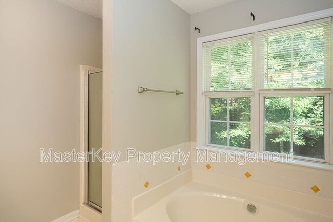 Building Photo - 7916 Strawberry Meadows St