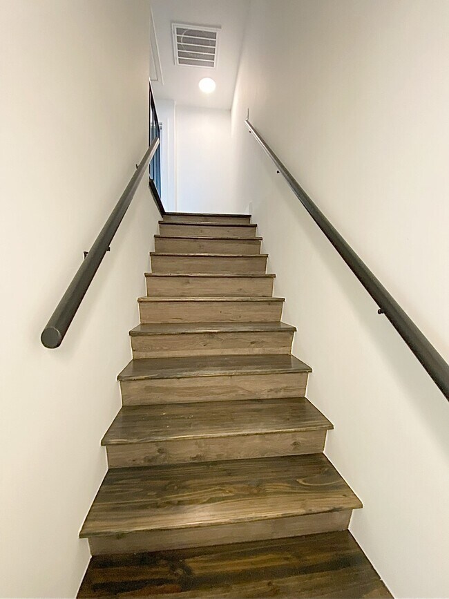 Building Photo - 1801 Huldy St