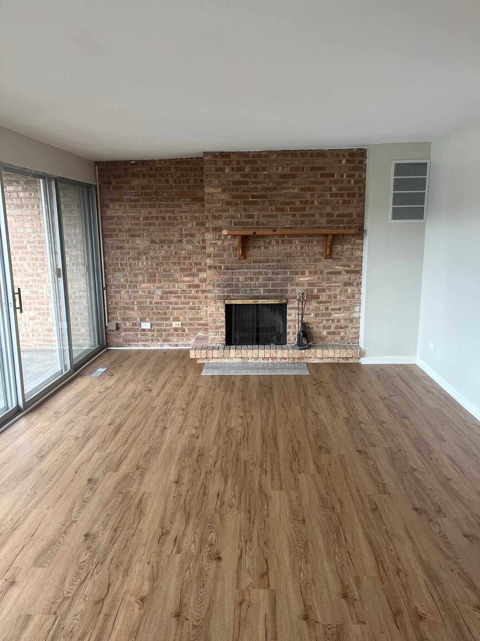 Building Photo - 5509 E Lake Dr