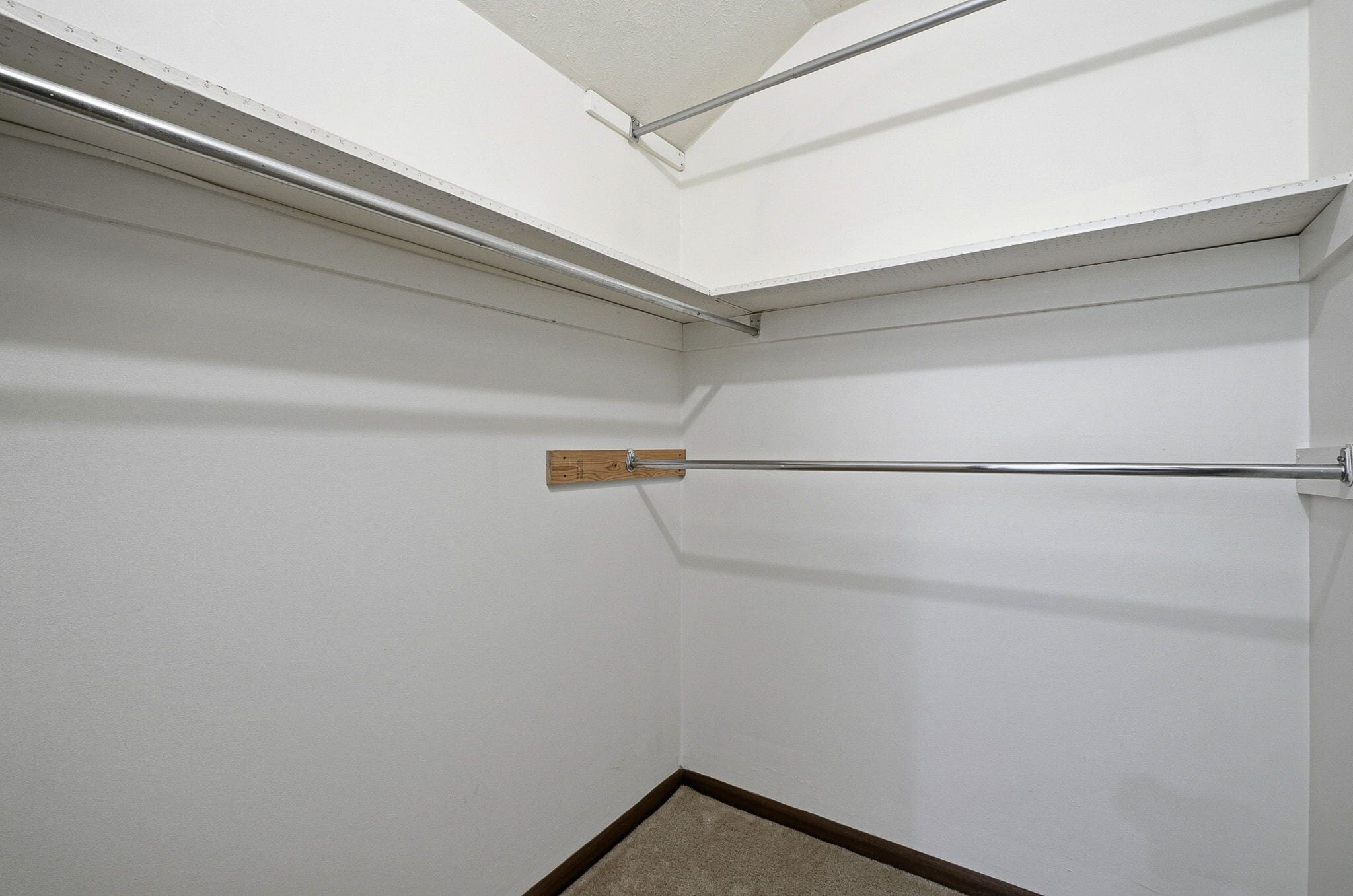 Building Photo - 4554 Sandringham Dr