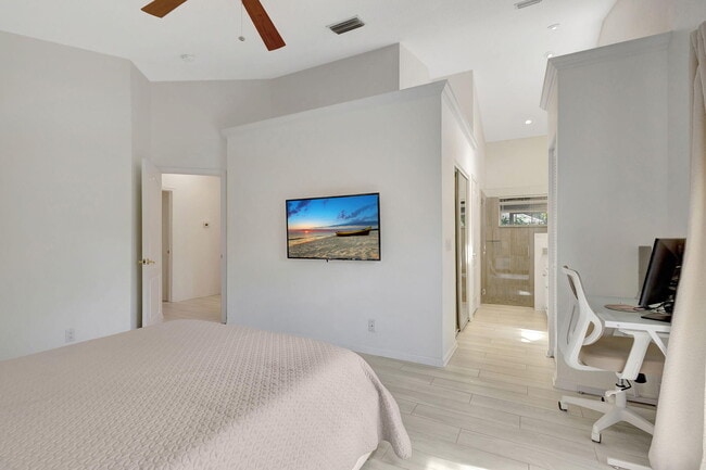 Building Photo - 15 Admirals Ct