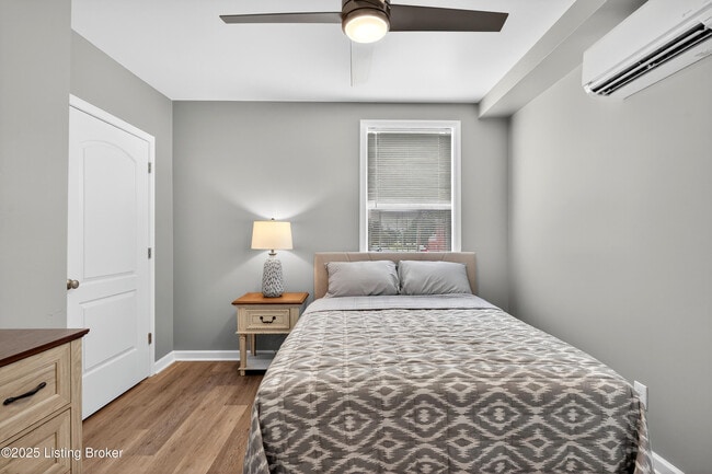 Building Photo - 1537 W Market St