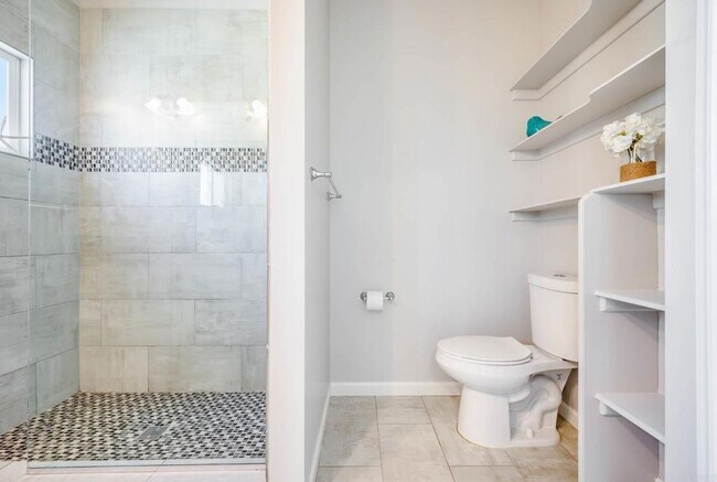 Building Photo - ***Gorgeous 5 bedroom, 3 bath Home in Imperial Beach