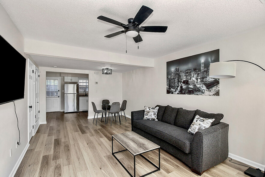 Building Photo - 6314 Old Pineville Rd