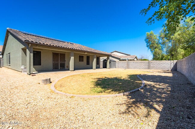 Building Photo - 18433 W Sunnyslope Ln