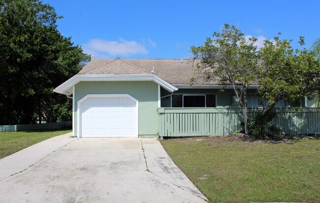 Primary Photo - 1790 SE Ryecroft Ct