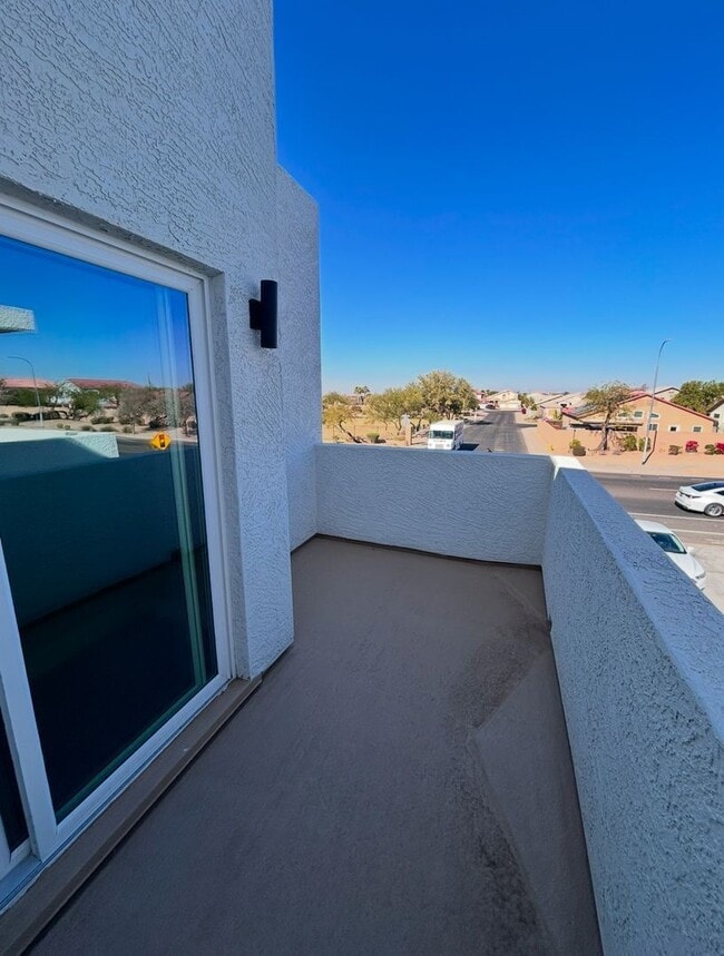 Building Photo - Beautiful New 3 Bedroom Phoenix home with Den/Loft! No HOA