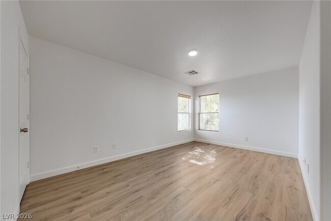 Building Photo - 10429 Vinson Point Ave