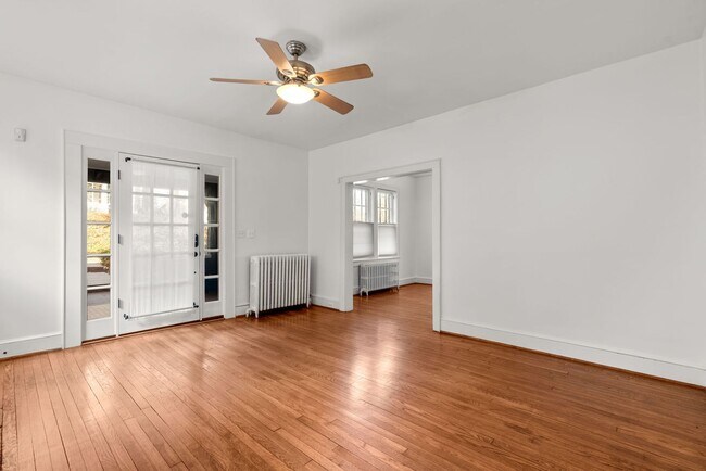Building Photo - 7413 Maple Ave
