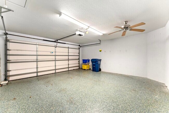 Building Photo - 180 Freeport Dr