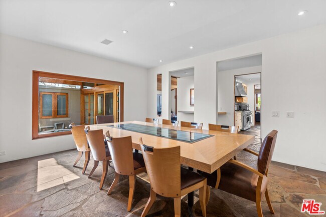 Building Photo - 4305 Clear Valley Dr