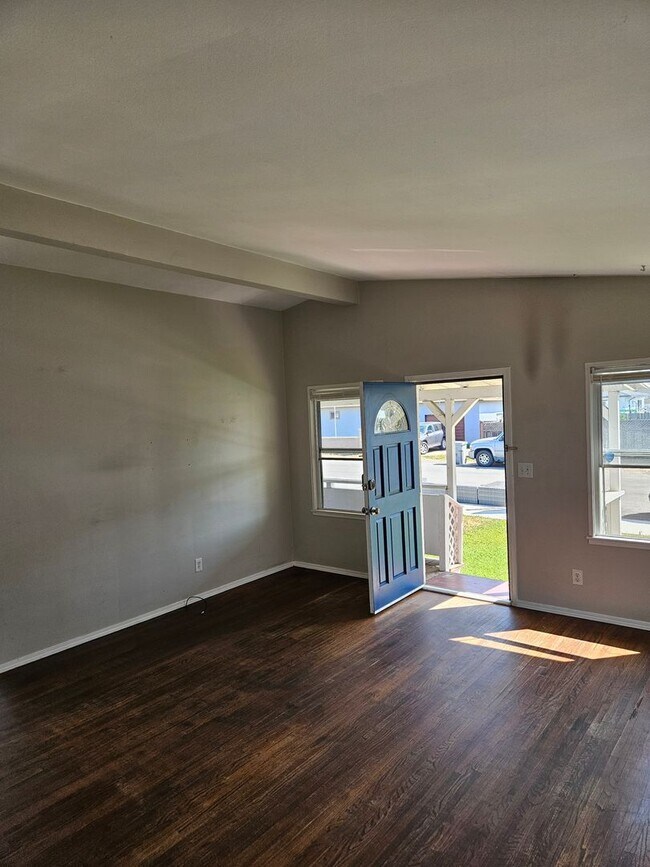 Building Photo - 914 16th St