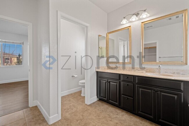 Building Photo - 2060 Salice Wy