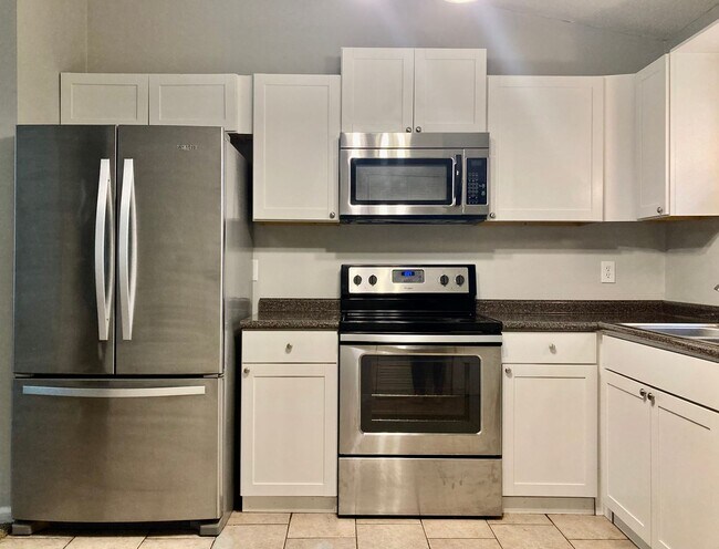 Building Photo - 2 Bed 2 Bath Duplex for Rent