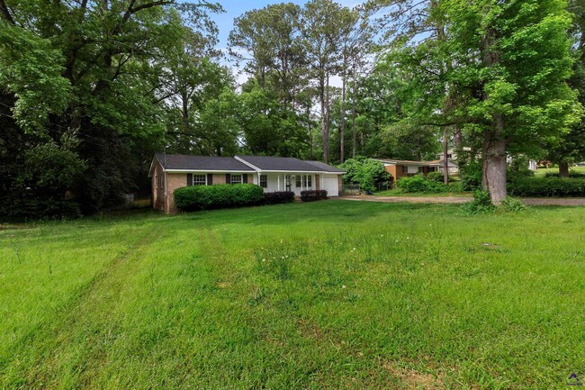 Building Photo - 846 S Forest Lake Dr