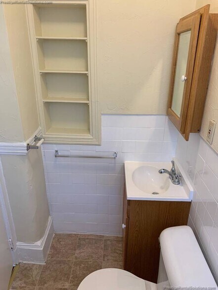 Building Photo - 81 Empire St