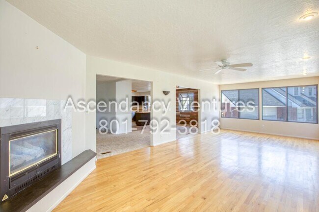 Building Photo - 706 Buzianis Way