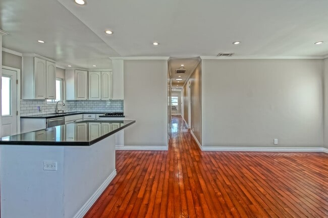 Building Photo - REMODELED, CHARMING & AIRY 3BR2BA HOME W/ OFFICE ON A LARGE LOT W/ NICELY LANDSCAPED FRONT YARD, ...