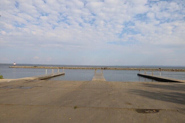 Boat Landing 1 - 665 S Park Ave