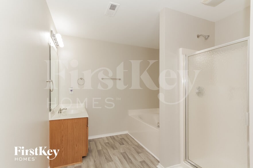 Building Photo - 10833 Dry Stone Dr