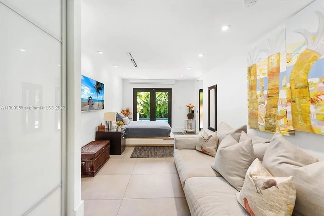 Building Photo - 2815 Regatta Ave