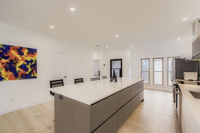 Building Photo - 12364 Montego Plaza